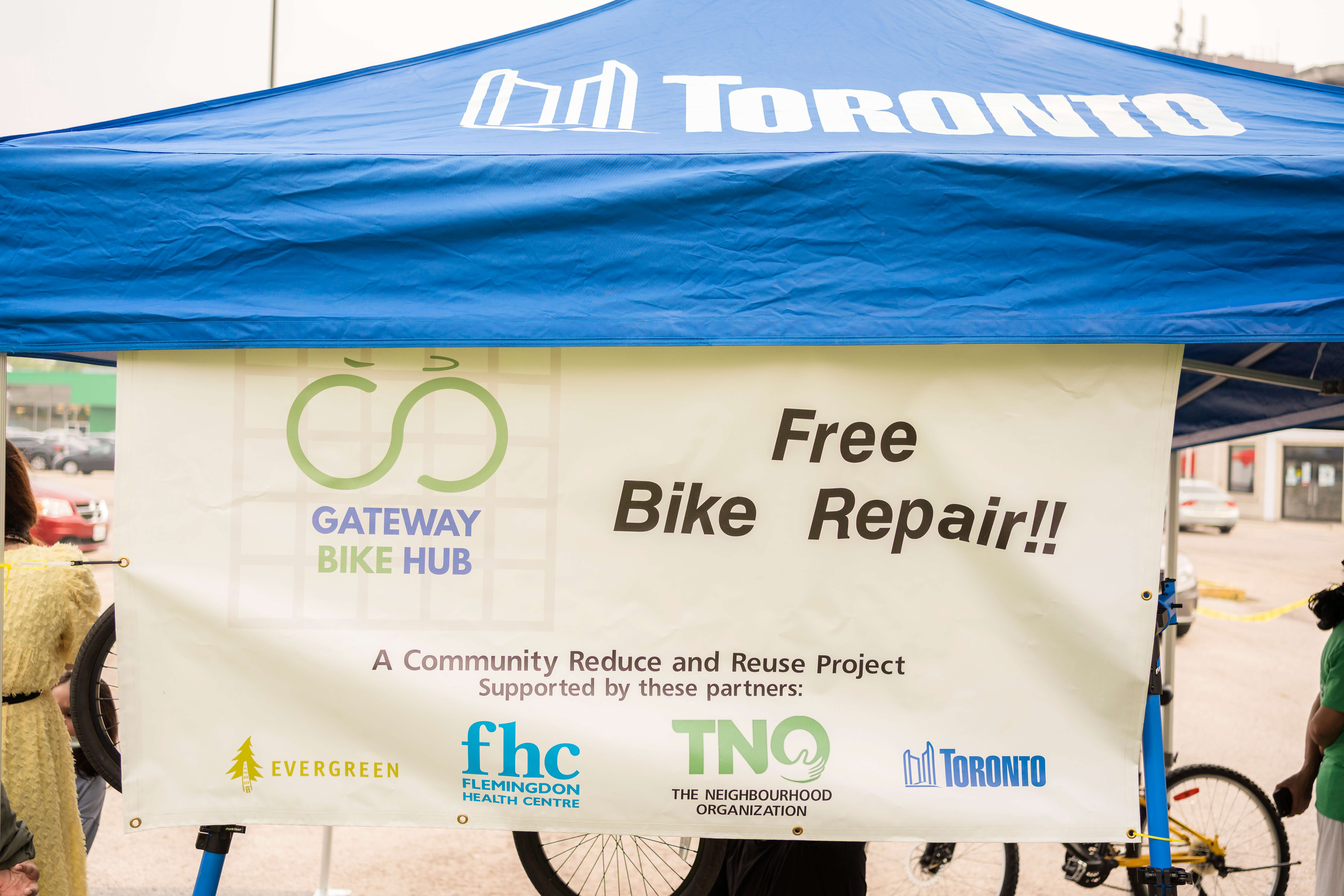 A tent with a sign that says free bike repair
